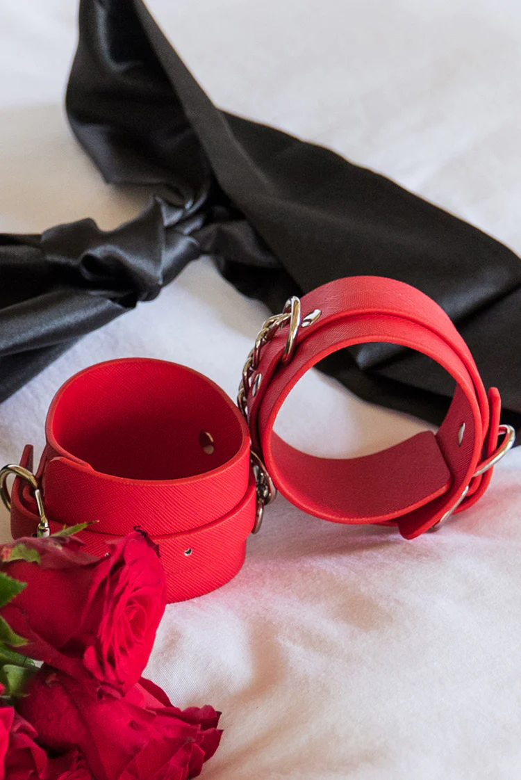 Chained Cuffs Red - Image 4